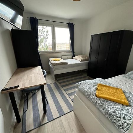 Ideal Fuer Monteure. 3 Zimmer Apartment Mit Kueche, Waschmaschine, Wifi Usw... . Halle  Kültér fotó