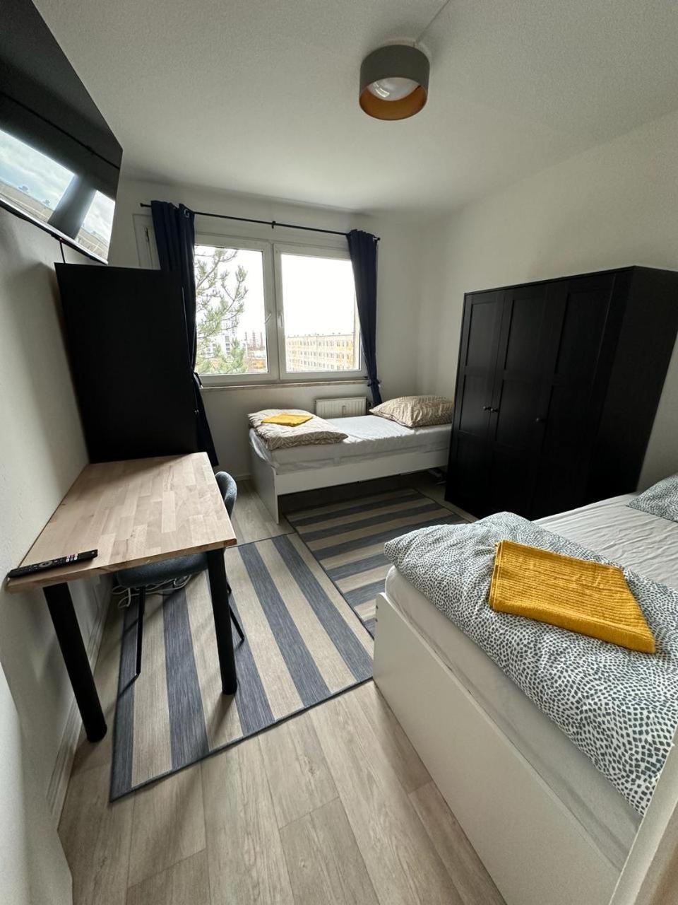 Ideal Fuer Monteure. 3 Zimmer Apartment Mit Kueche, Waschmaschine, Wifi Usw... . Halle  Kültér fotó